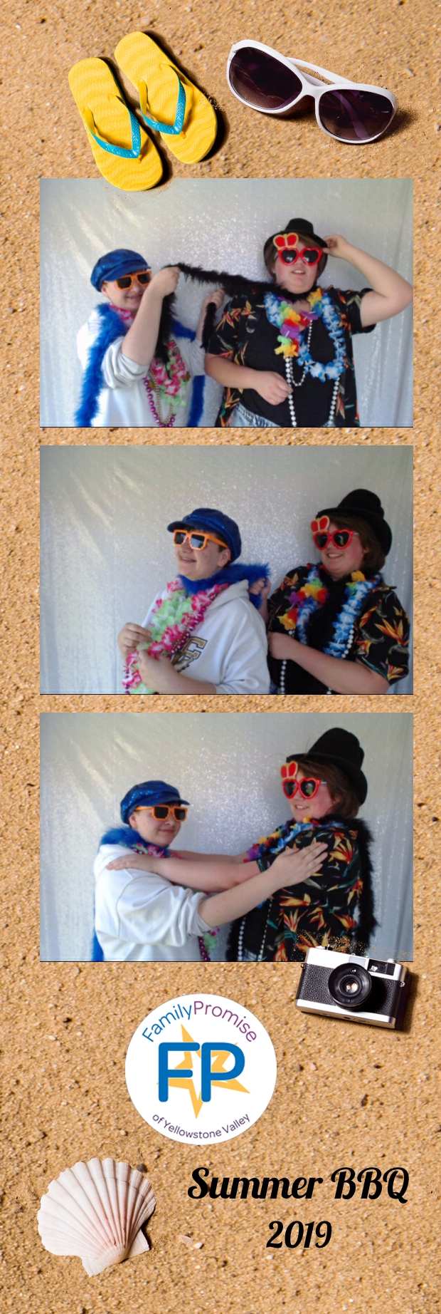 Family BBQ | View more photos from the event at gallery.photoboothbillings.com/u/PhotoBoothBillings/Family-BBQ